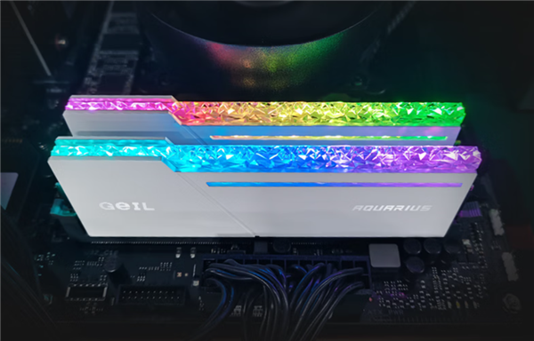 金邦发布AMD专用“镶钻”内存：32GB DDR5-6000要价2399元