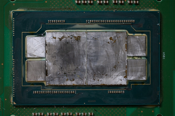 Intel废弃GPU样品意外流出！双芯+四颗HBM2E