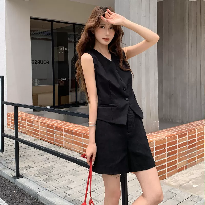 【所有女生的衣橱直播间】二茵ERYIN系扣马甲休闲裤套装
