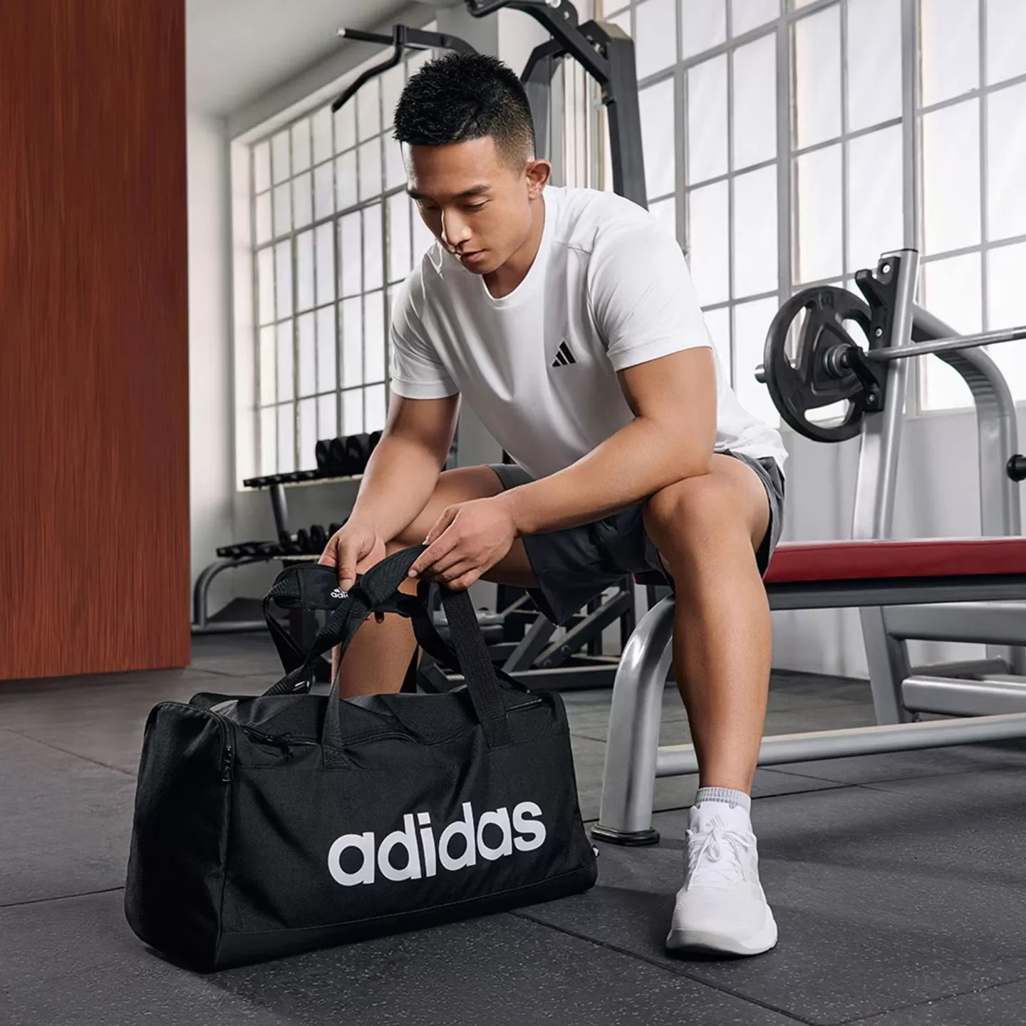 速干舒适运动健身上衣圆领短袖T恤男夏季adidas阿迪达斯