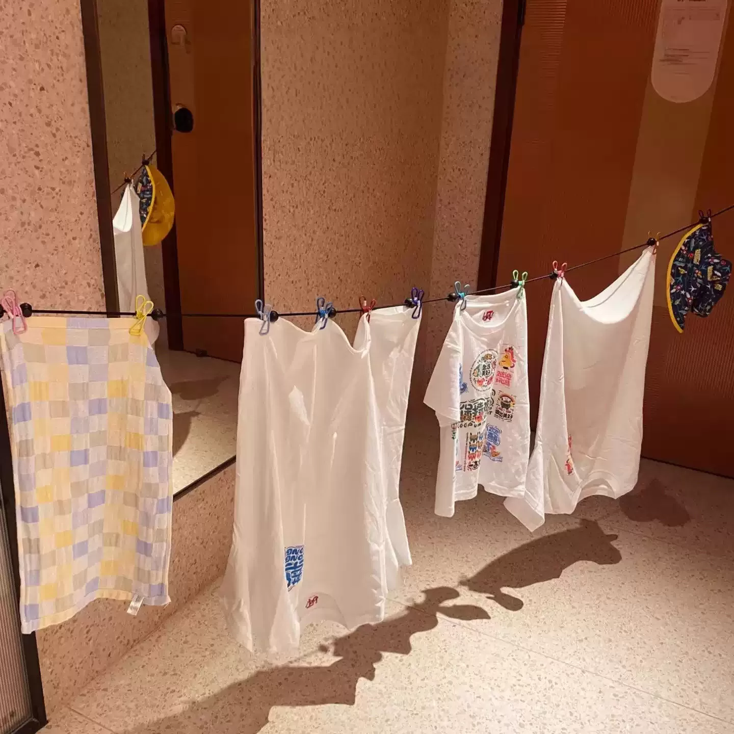 旅行晾衣神器折叠衣架便携旅游出差酒店晒衣晾衣绳带夹子室内户外