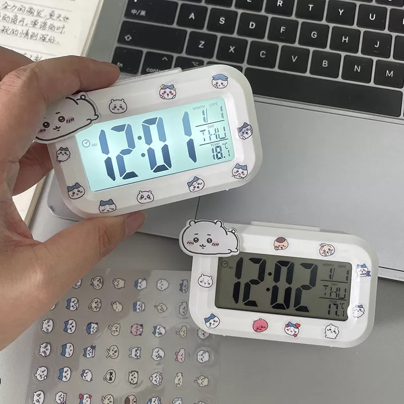 可爱吉伊卡哇闹钟夜光床头chiikawa时钟学生宿舍多功能桌面台钟