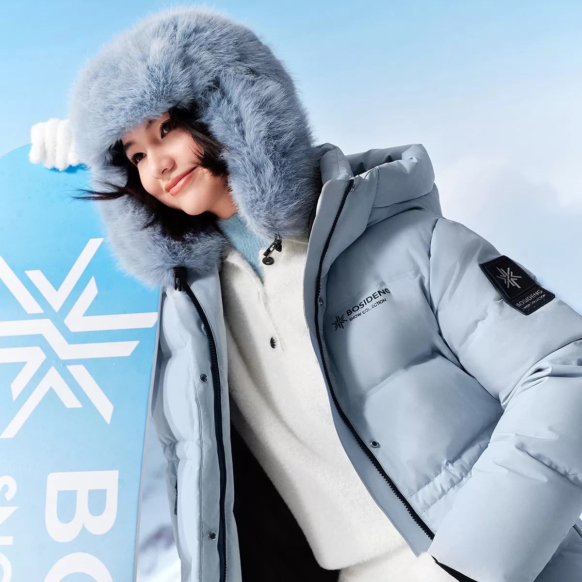 【明星同款】波司登新款冬季女羽绒服冰雪运动连帽短款收腰显瘦