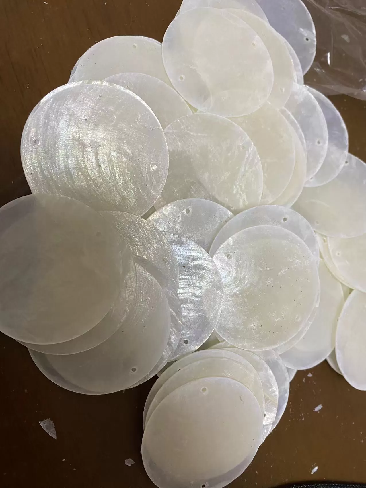 云母片天然贝壳圆片镜贝婚礼装饰贝母片DIY灯具风铃贝壳画配件