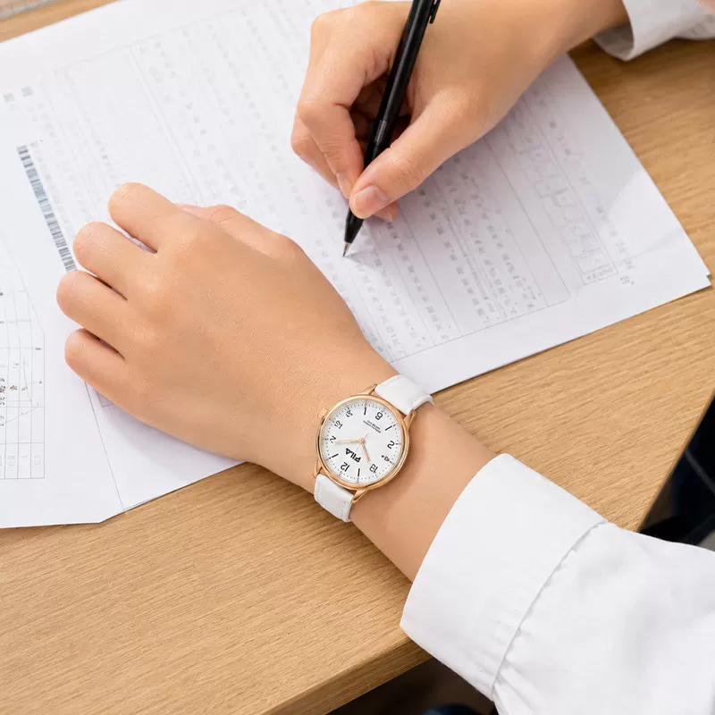 FILA斐乐学生手表考试专用萌趣可爱简约百搭女款指针式腕表7032